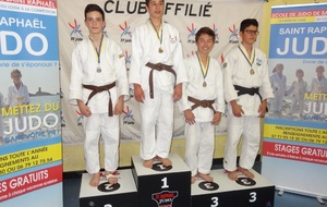 58ee43bcb0b9e_PodiumRomainStRaphael.JPG