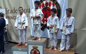 5ccdfc2e4e09f_podium1.jpg